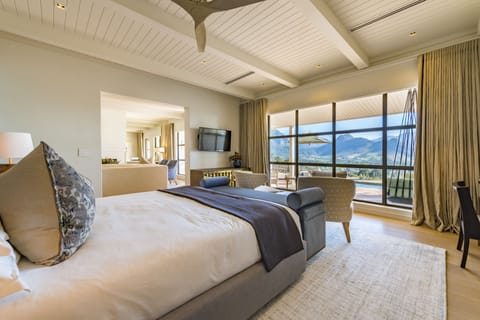 Suite (Leman) | Minibar, in-room safe, individually decorated, individually furnished