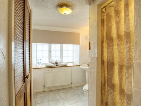 Standard Double Room, Ensuite | Bathroom