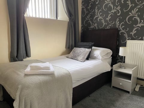 Single Room | Iron/ironing board, free cribs/infant beds, rollaway beds, free WiFi
