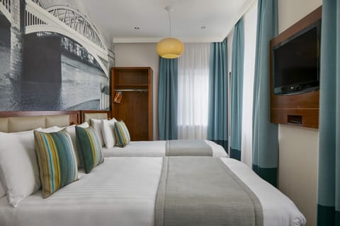 Triple Room | Premium bedding, in-room safe, desk, laptop workspace