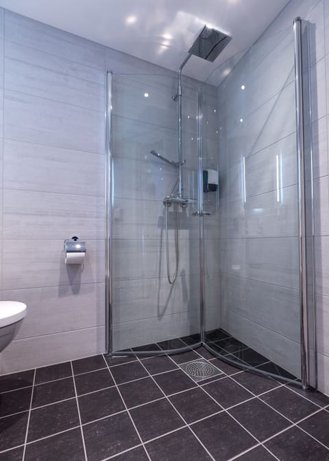 Shower, free toiletries, hair dryer, towels