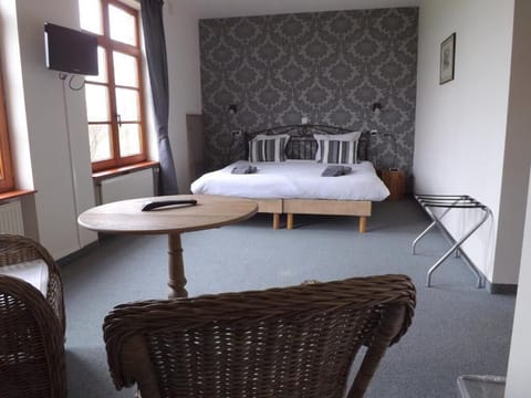 In-room safe, desk, free WiFi, bed sheets