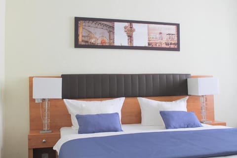 Business Twin Room | Minibar, desk, laptop workspace, blackout drapes