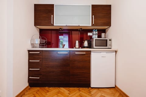 Apartment, 1 Bedroom, Balcony | Private kitchenette | Fridge, microwave, stovetop, coffee/tea maker