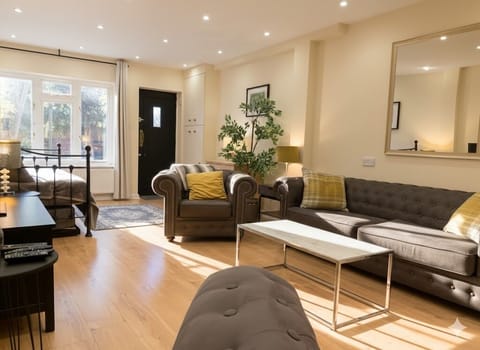 Lounge alternate view