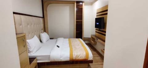 Deluxe Double Room | Soundproofing, rollaway beds, free WiFi, wheelchair access