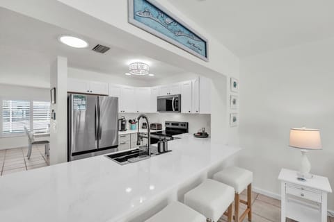 House, 3 Bedrooms | Private kitchen | Fridge, microwave, coffee/tea maker, toaster