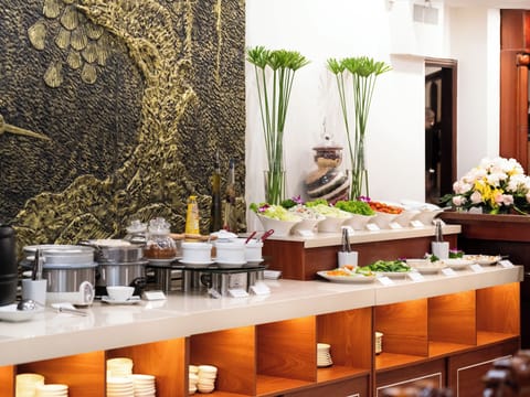 Daily buffet breakfast for a fee