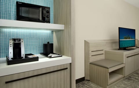 Pillowtop beds, in-room safe, desk, free cribs/infant beds