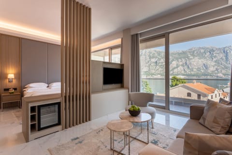 Premium Room, 1 King Bed, Sea View | Premium bedding, down comforters, minibar, in-room safe