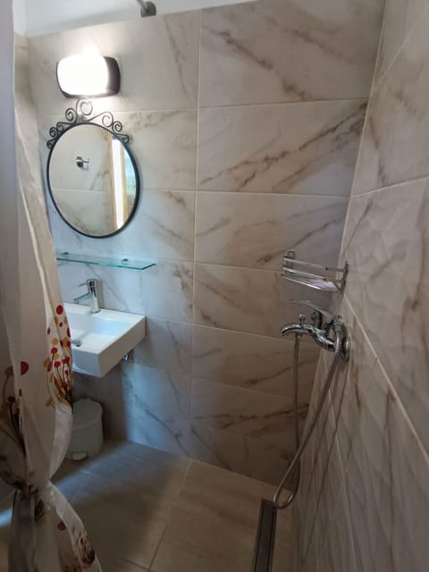 Studio (2 Adults) | Bathroom | Shower, hair dryer, towels, soap