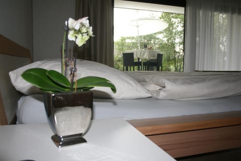 2 bedrooms, soundproofing, iron/ironing board (on request), WiFi (free)