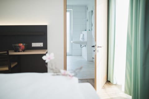 Triple Room | In-room safe, desk, laptop workspace, soundproofing