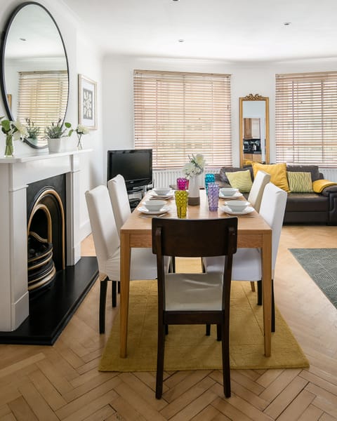Apartment (3 Bedrooms) | In-room dining