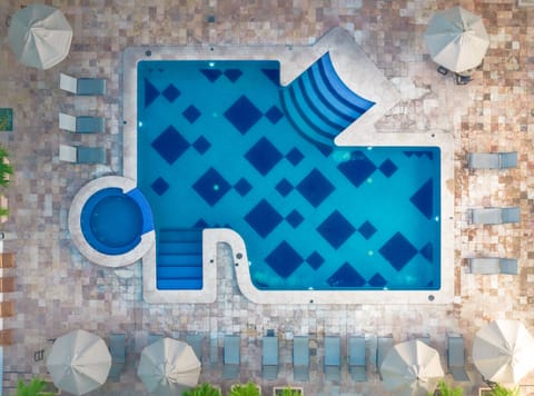 2 outdoor pools