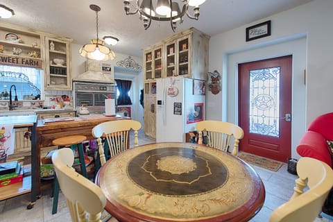 Kitchen Dining area seats 6 