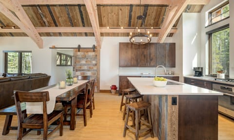 Spotted Eagle Lodge, Dining, 2