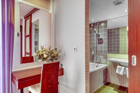 Basic Suite, Balcony (Sea View) | Hypo-allergenic bedding, minibar, in-room safe, desk