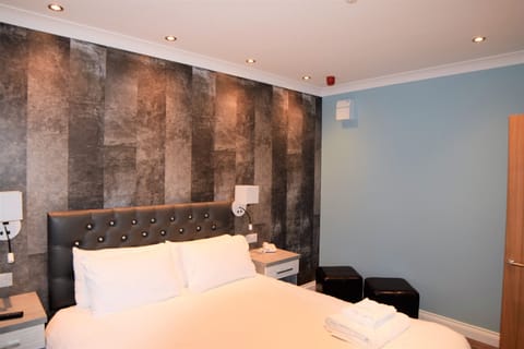 Ground Floor Suite with Spa Bath | Premium bedding, in-room safe, desk, soundproofing