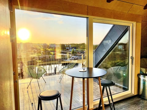Panoramic Suite, Balcony | Premium bedding, soundproofing, iron/ironing board, cribs/infant beds
