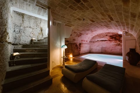 Indoor spa tub