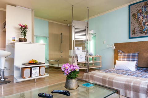 Minibar, in-room safe, laptop workspace, iron/ironing board