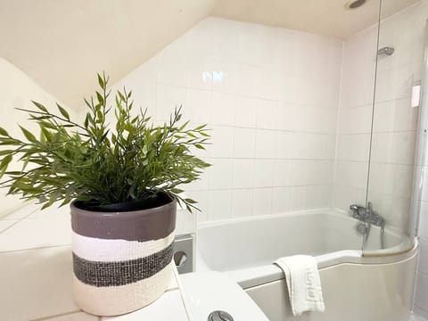 Suite, Ensuite | Bathroom