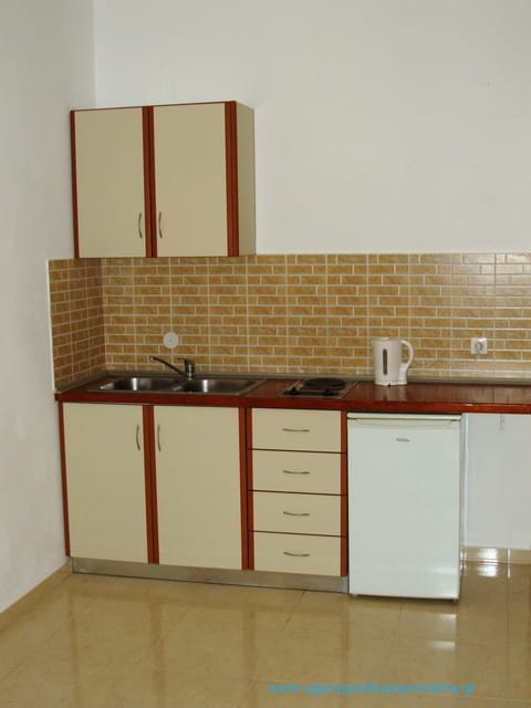 Fridge, stovetop, electric kettle, cookware/dishes/utensils