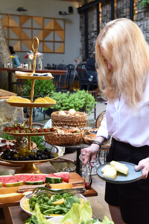 Free daily buffet breakfast