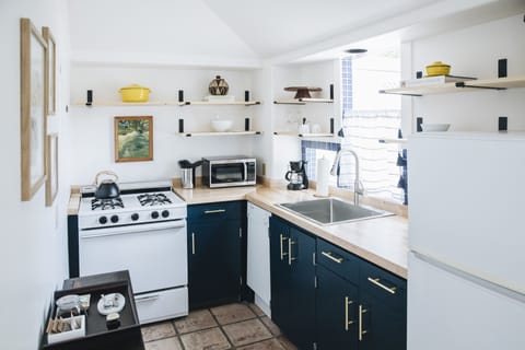 The Casita | Private kitchen | Microwave, coffee/tea maker, electric kettle