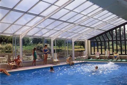 Indoor pool, sun loungers