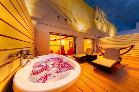 Suite Room | Private spa tub