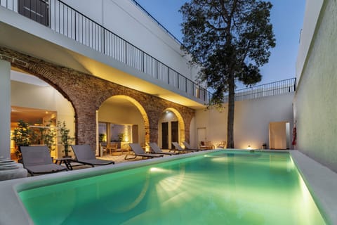 3 outdoor pools, sun loungers