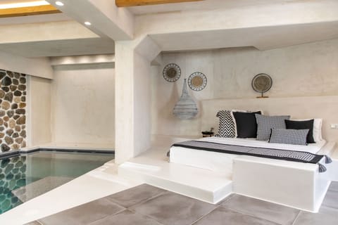Honeymoon Studio Suite, 1 King Bed, Private Pool | Premium bedding, in-room safe, soundproofing, free WiFi