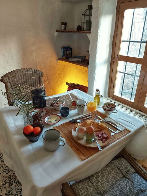 Daily cooked-to-order breakfast for a fee
