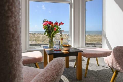 Room 7 - Double En-suite Seaview Room | Individually decorated, individually furnished, laptop workspace