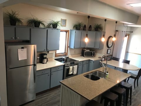 Seating for 4 at the island