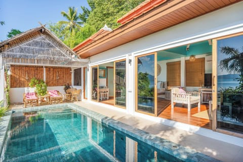 6 outdoor pools