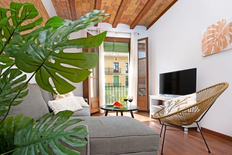 Apartment (3 Bedrooms) | Living room | TV