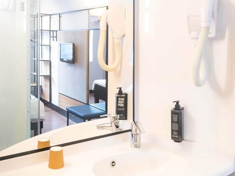 Shower, eco-friendly toiletries, hair dryer, towels