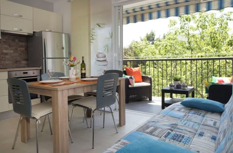 Apartment (A1) | Living room | 80-cm flat-screen TV with cable channels, TV