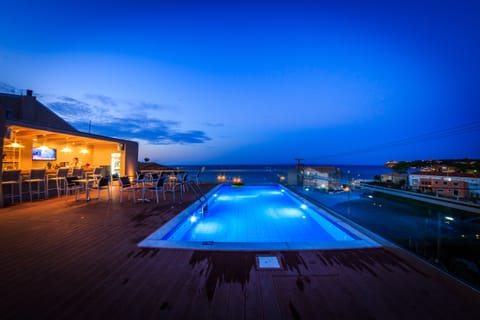 2 outdoor pools