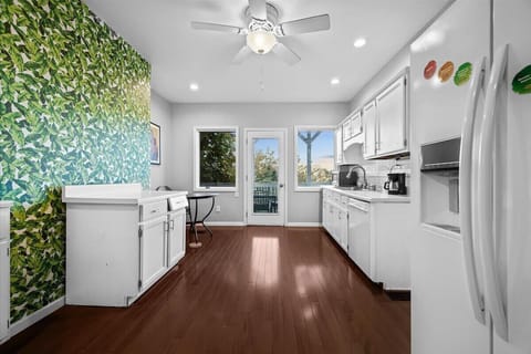 A view of the kitchen