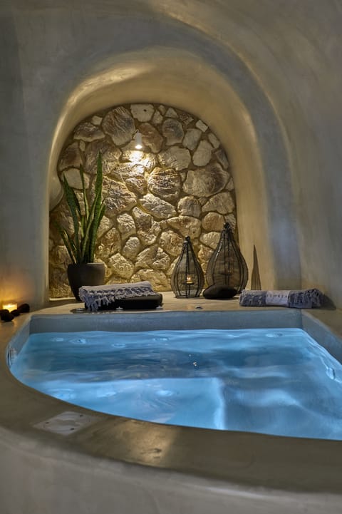 Private spa tub