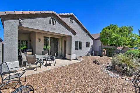Peaceful back porch area, fenced in, golf course and mtn views!  
