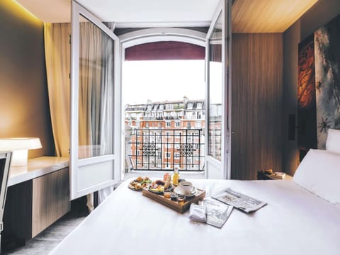 Superior Room, 1 Double Bed, Balcony | Premium bedding, minibar, in-room safe, desk