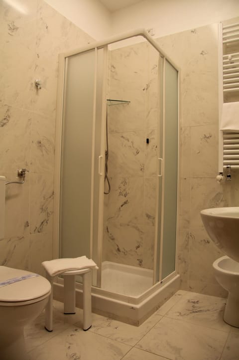 Double or Twin Room | Bathroom | Bidet, towels