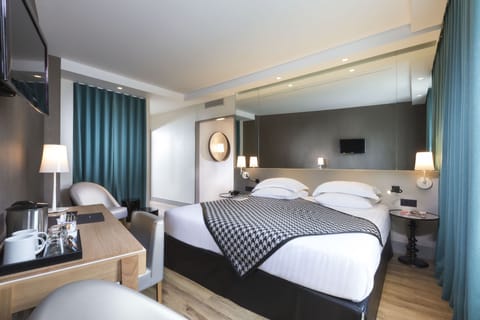 Deluxe Room | In-room safe, desk, soundproofing, iron/ironing board