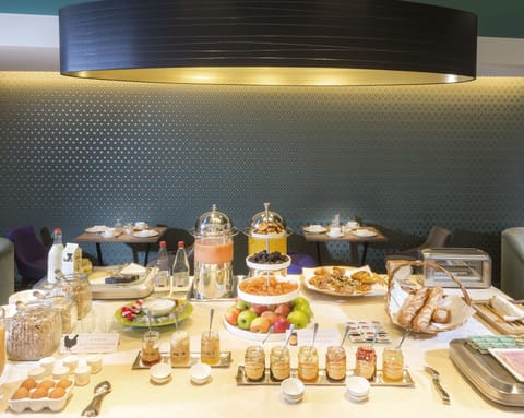 Daily buffet breakfast for a fee