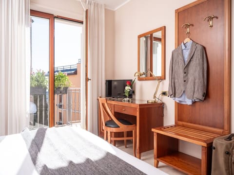 Egyptian cotton sheets, premium bedding, memory foam beds, in-room safe